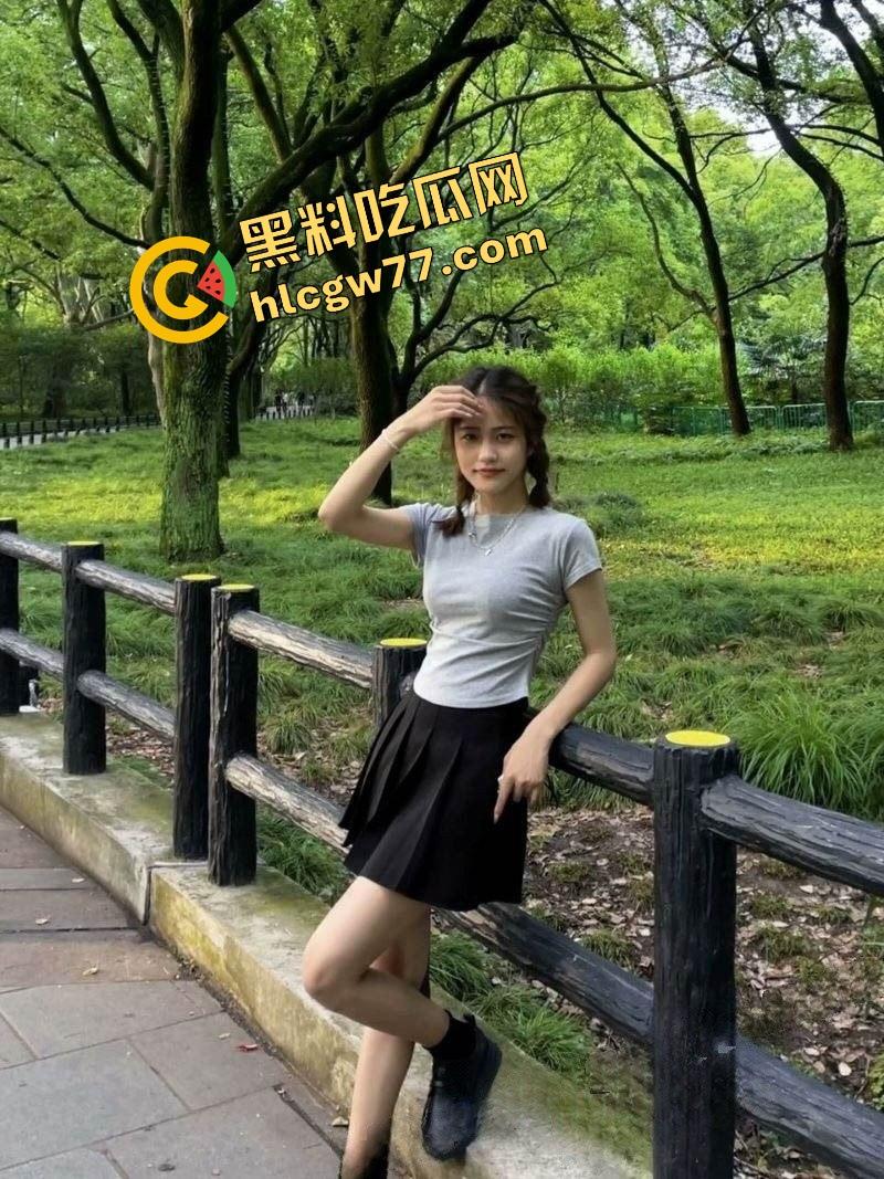 上海职院学院女神【潘玥】白裙学霸私下变性奴沉迷炮火,被同学轮操不够还主动给大叔爆肛!-6