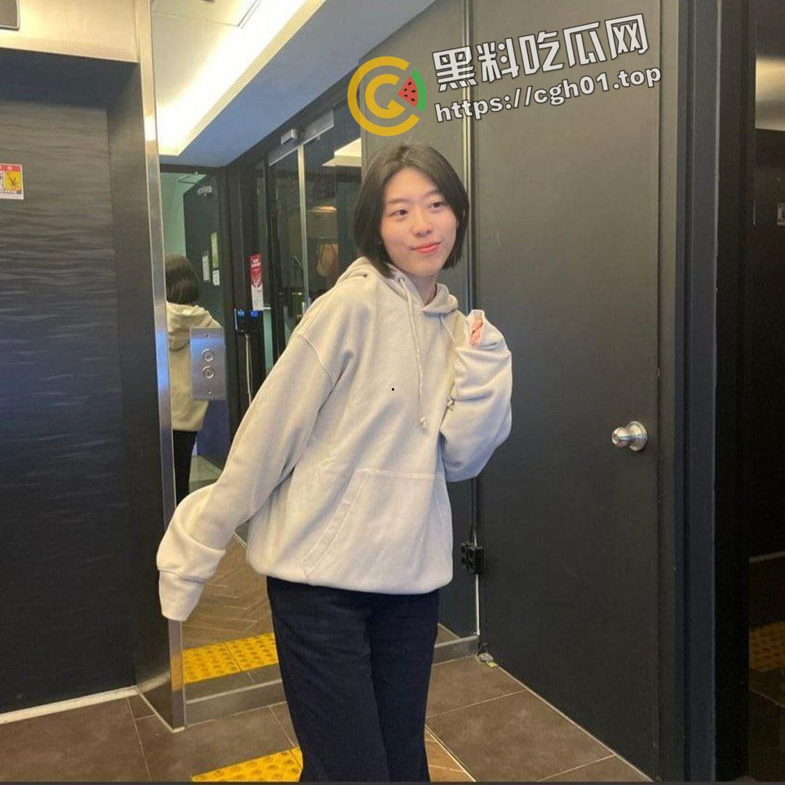 健身教练的新赛道!北京女教练风骚自拍浓密阴毛 桃红乳晕 勾引学员买课还不让操 私密视频照片被流出-5