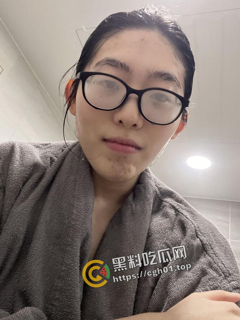 健身教练的新赛道!北京女教练风骚自拍浓密阴毛 桃红乳晕 勾引学员买课还不让操 私密视频照片被流出-10