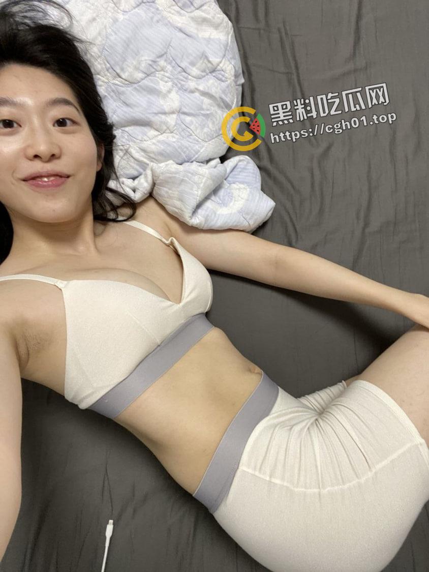 健身教练的新赛道!北京女教练风骚自拍浓密阴毛 桃红乳晕 勾引学员买课还不让操 私密视频照片被流出-30