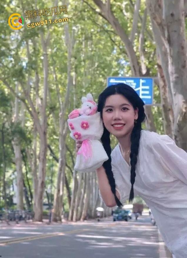 华中科技大学【刘婷婷】,为了缓解学习压力约炮体育生,SM捆绑调教口交,清纯嫩妹也有受虐发骚的一面 !-4