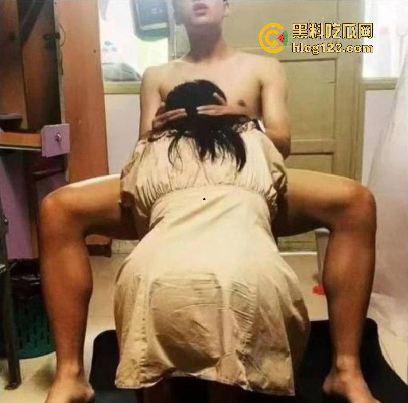 想交一个绿帽兄弟了!【邵阳学院七里坪校区】顶级变态绿帽男将老婆送给两个男大学生玩弄 自己在旁边观战-6