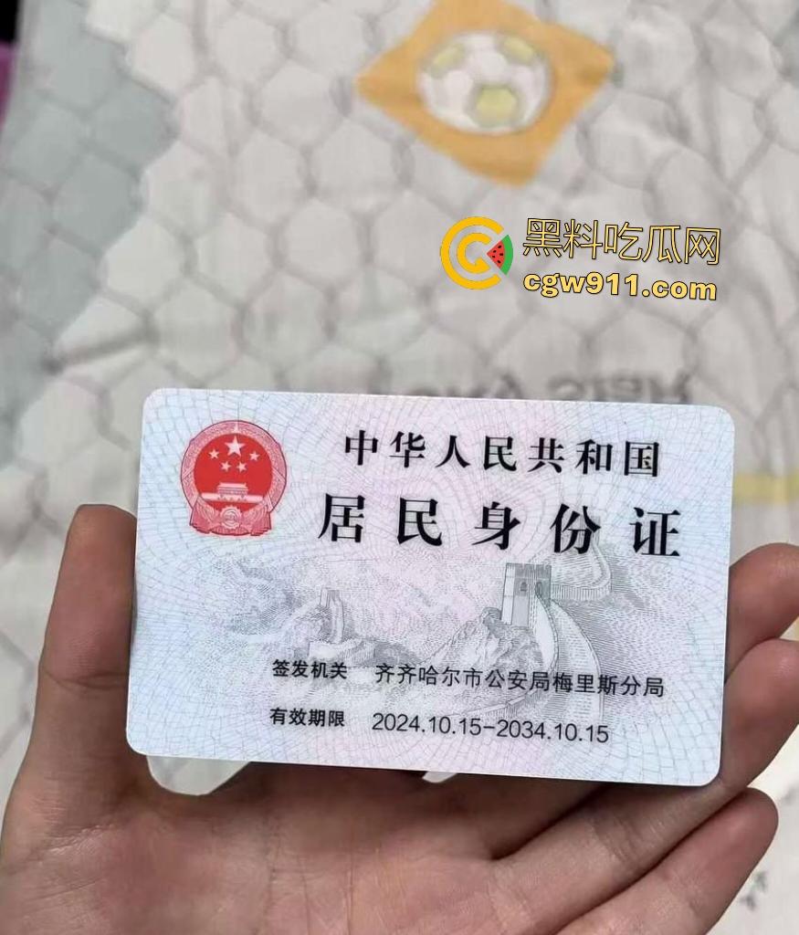 黑龙江齐齐哈尔06年精神小妹【宋文一】,小小年纪裸贷,在家自慰拍视频还债,表情扭曲痛爽到哭!-2