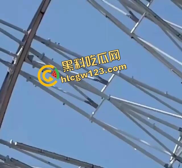 宁波摩天轮上疯狂野炮,骚女坐上去骑到飞起 哥们拿着旗舰手机超清偷拍全过程 群里分享给兄弟吃瓜!-7