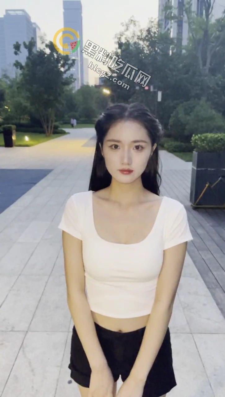 成都极品美女(焕儿)露骨户外视频爆料:黑丝自慰直播竟是“吃鸟”狂热者-1