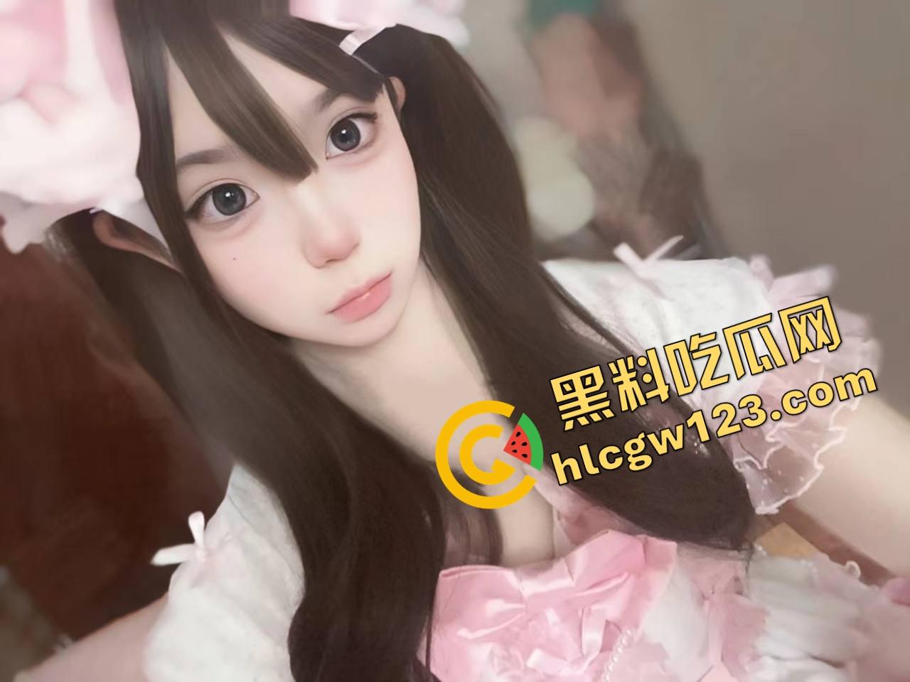 COS清纯学生妹【江伊曼】玩蔡文姬装扮被金主操翻,回家还穿着COS服趴着口交!-1