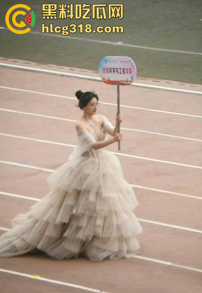 西安工程大学举牌校花【沈幼楚】,极品女神下海卖逼,疯狂捞金做外围,被外校体育生约出打桩凿穴!-4