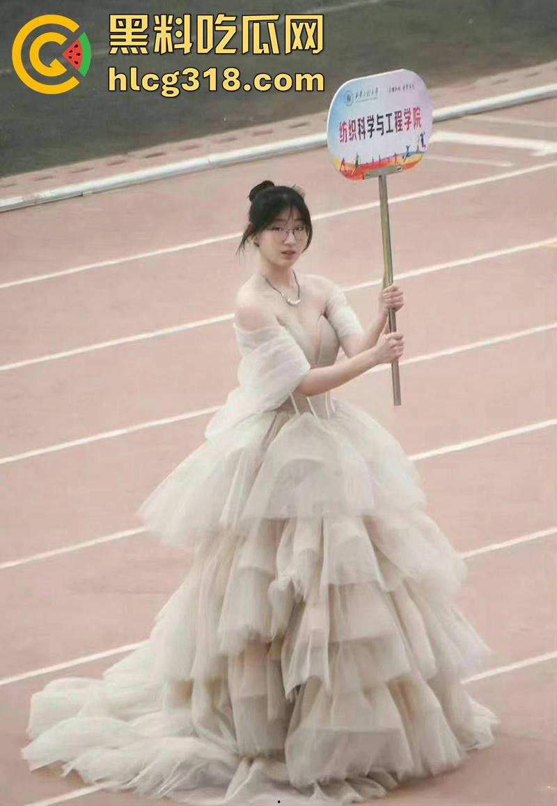 西安工程大学举牌校花【沈幼楚】,极品女神下海卖逼,疯狂捞金做外围,被外校体育生约出打桩凿穴!-5