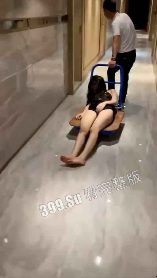 喝醉的小仙女 像个硅胶娃娃任人摆布 简直丑态百出 被人捡尸了也不知 合集 (二)-8