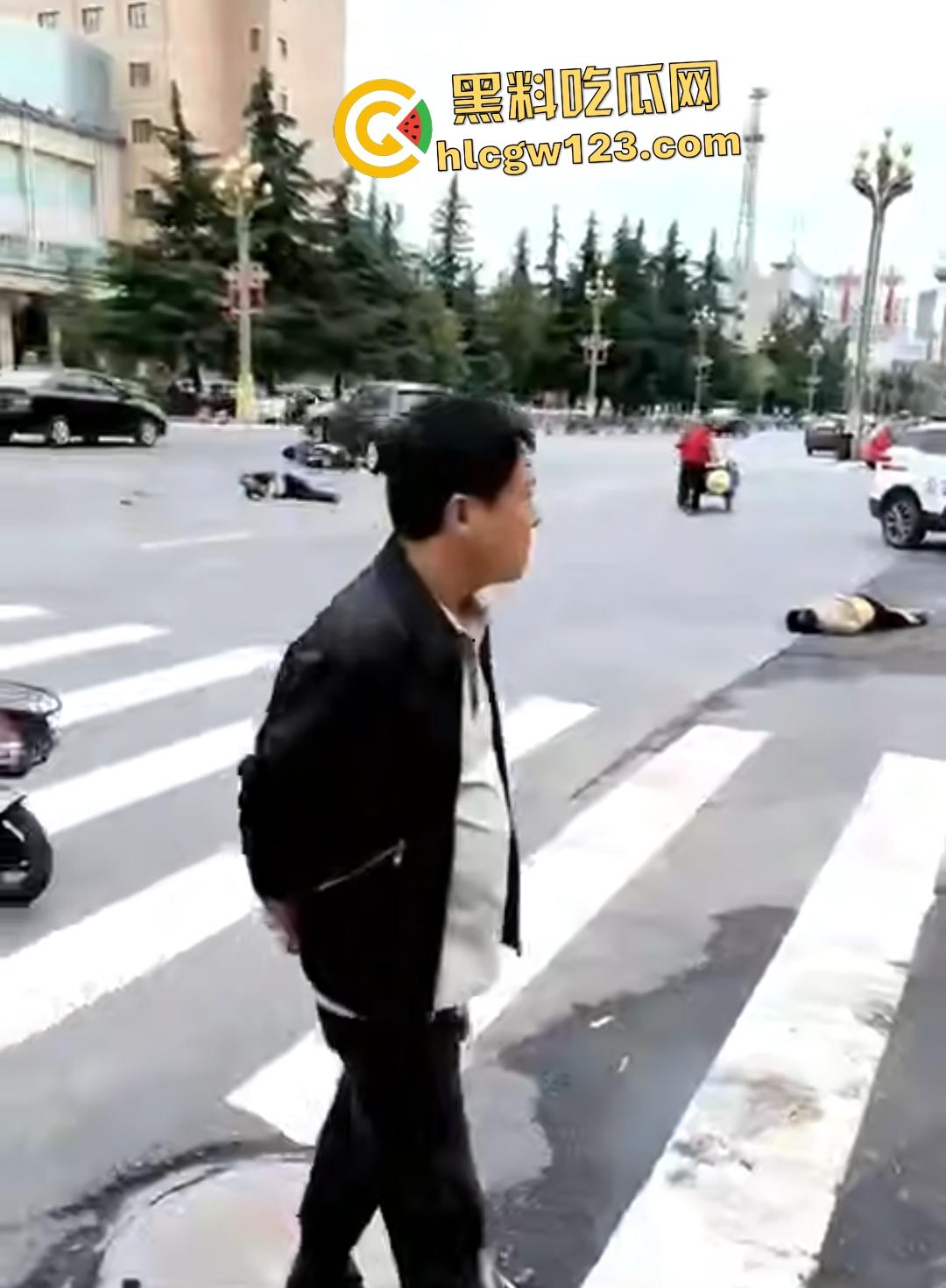 宝鸡社区书记【张春凤】54岁飙车狂追女子,侠盗飞车撞人场面吓傻路人!-3