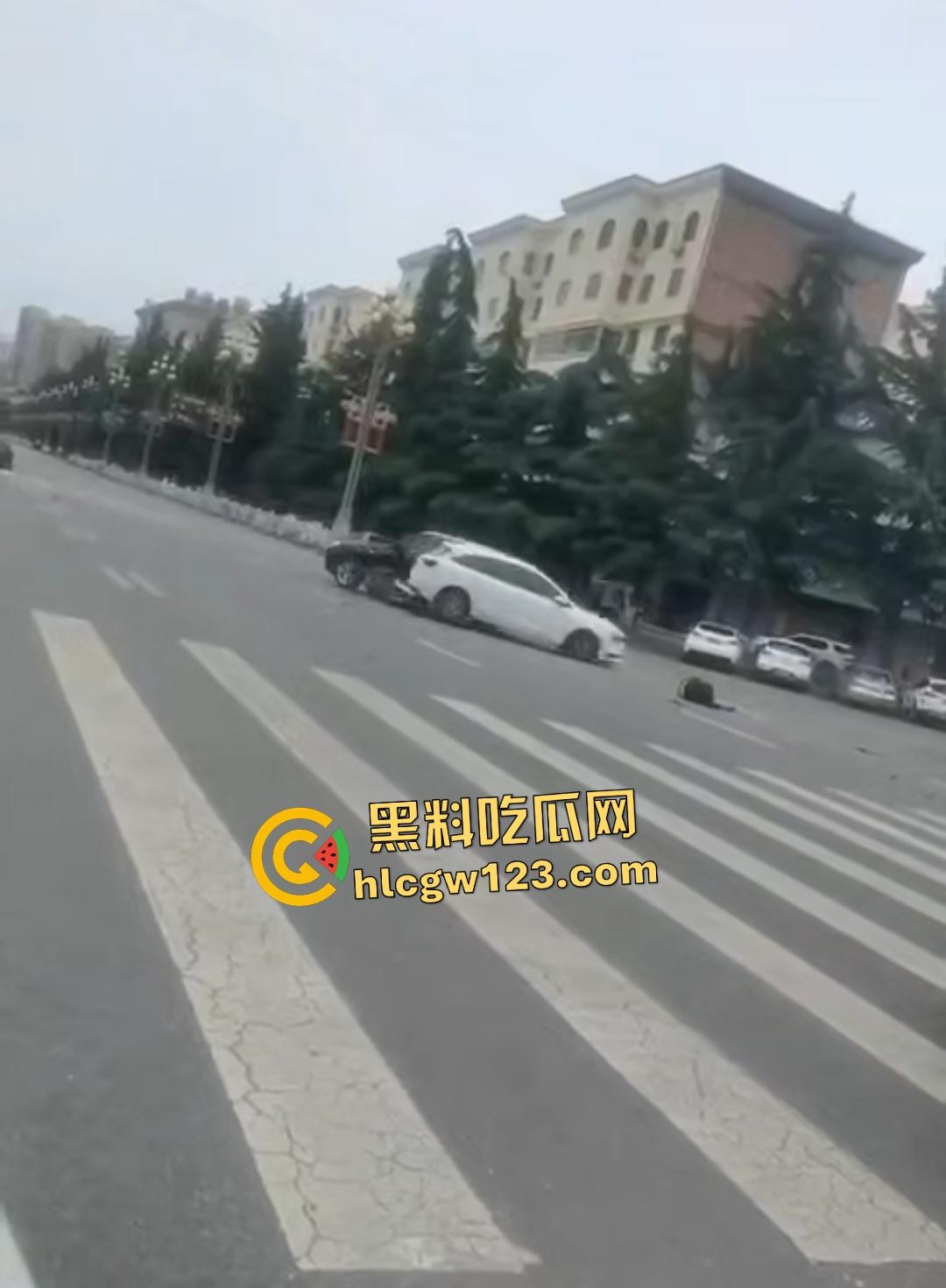 宝鸡社区书记【张春凤】54岁飙车狂追女子,侠盗飞车撞人场面吓傻路人!-4