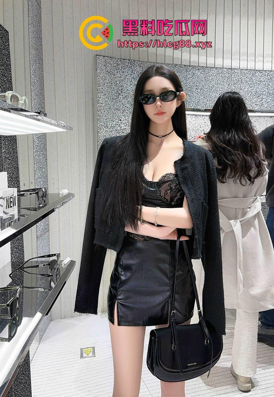 深圳外围天花板,福田02年『王微微』平面模特全国可飞,长腿C奶主动掰逼让检查,异形级骚穴重口慎入!-2