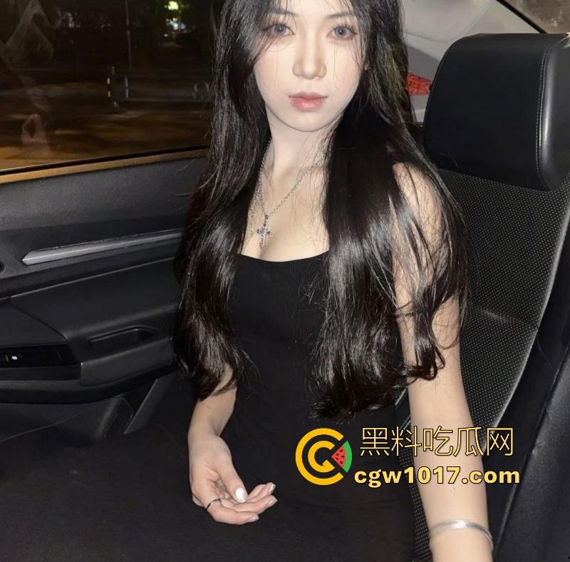 成都极品长腿御姐【卢怡宁】气质高冷却私下淫荡至极,被男友调教激情爆操,黑丝诱惑深喉舔屌,无套猛操内射中出!-2