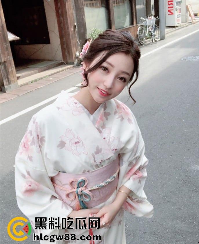 中经贸学院巨乳校花【李雅】挺翘巨乳勾魂荡魄,嫩穴道具插得淫水四溅,跟男友啪啪干得昏天黑地!-4