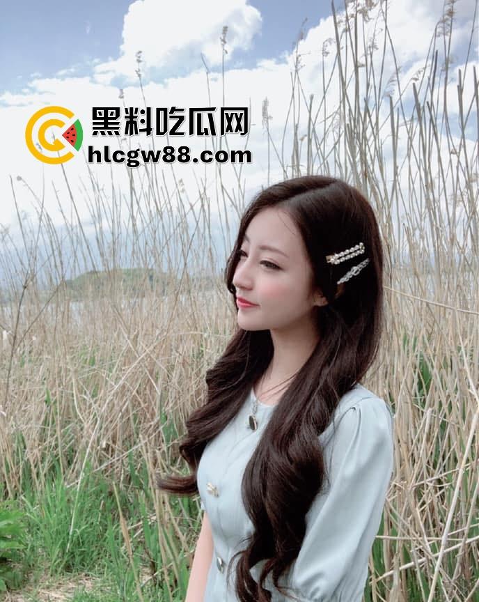 中经贸学院巨乳校花【李雅】挺翘巨乳勾魂荡魄,嫩穴道具插得淫水四溅,跟男友啪啪干得昏天黑地!-5