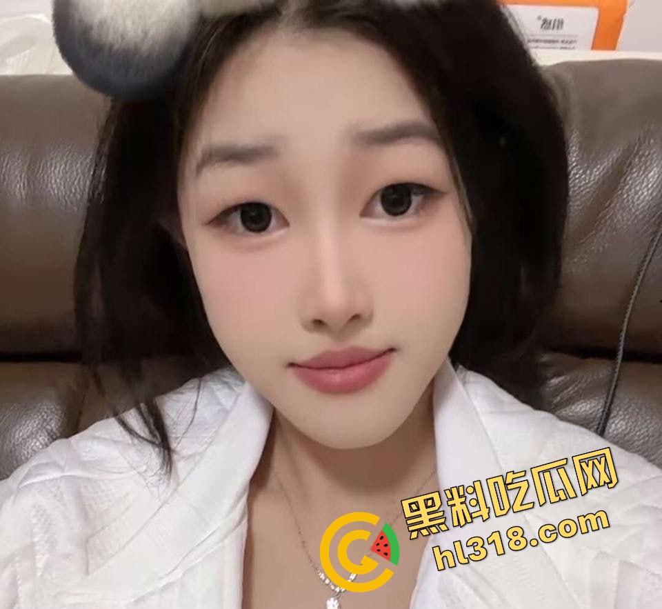 暑假不打工专下海，『江嘉玥』被金主调教成任人爆操的蜜穴娃娃，人家假期暑假工，她假期暑假鸡！-1