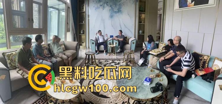 海南政协常委『张泰超』五妻生活奢华曝光,26岁小老婆豪宅震撼人心 一面墙的茅台20万马桶 大老婆还能怎么壕?-5