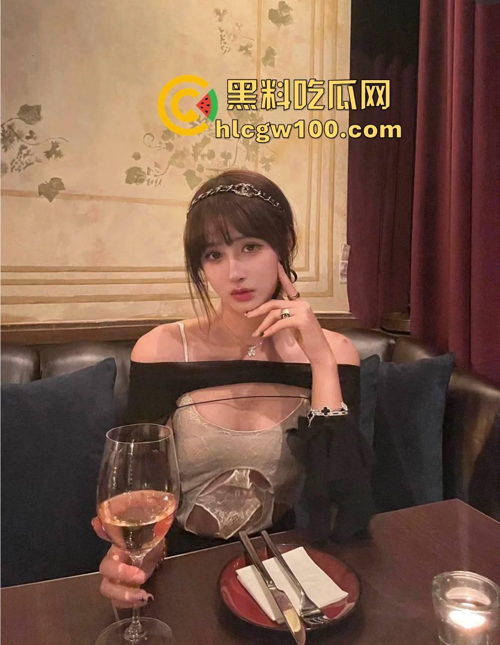 海南政协常委『张泰超』五妻生活奢华曝光,26岁小老婆豪宅震撼人心 一面墙的茅台20万马桶 大老婆还能怎么壕?-8