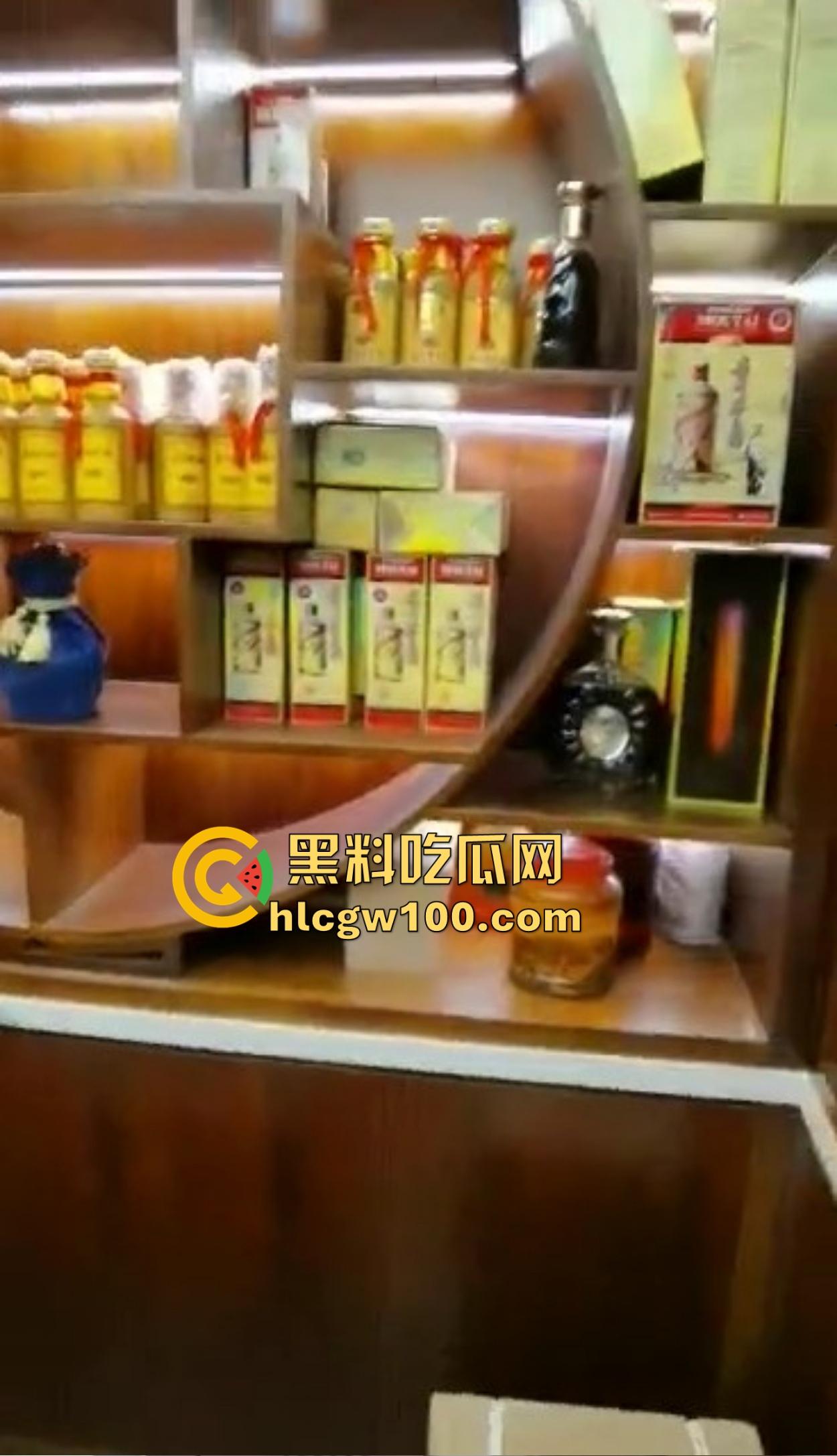 海南政协常委『张泰超』五妻生活奢华曝光,26岁小老婆豪宅震撼人心 一面墙的茅台20万马桶 大老婆还能怎么壕?-18