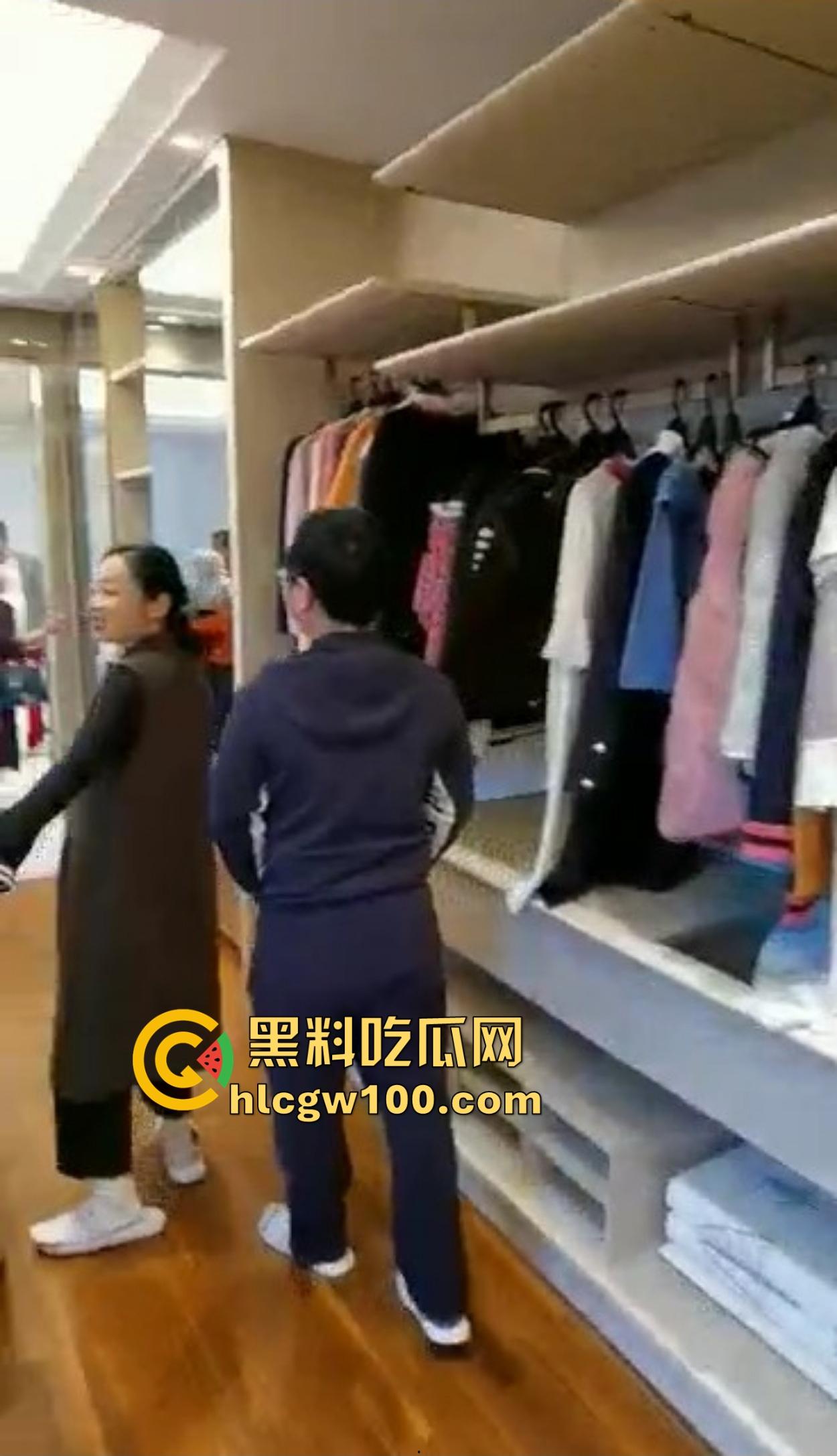 海南政协常委『张泰超』五妻生活奢华曝光,26岁小老婆豪宅震撼人心 一面墙的茅台20万马桶 大老婆还能怎么壕?-22