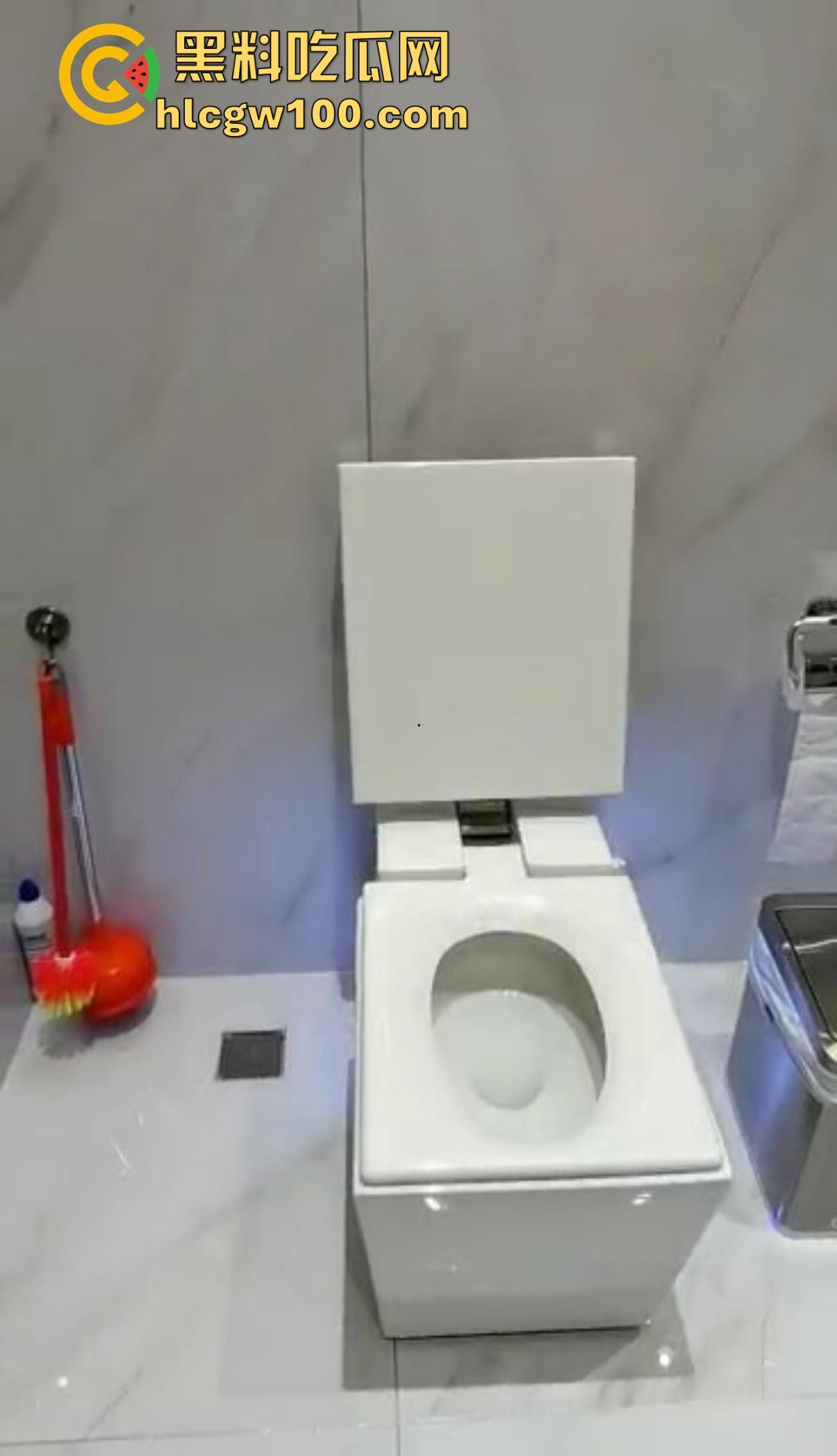 海南政协常委『张泰超』五妻生活奢华曝光,26岁小老婆豪宅震撼人心 一面墙的茅台20万马桶 大老婆还能怎么壕?-24