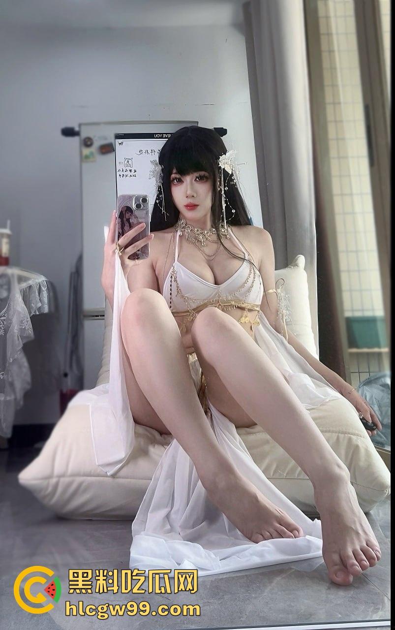 OF极品骚鸡【九言舞娘】美臀巨乳大长腿,白虎粉嫩逼夹着跳蛋抖得不行,这身材光看都想射!-16