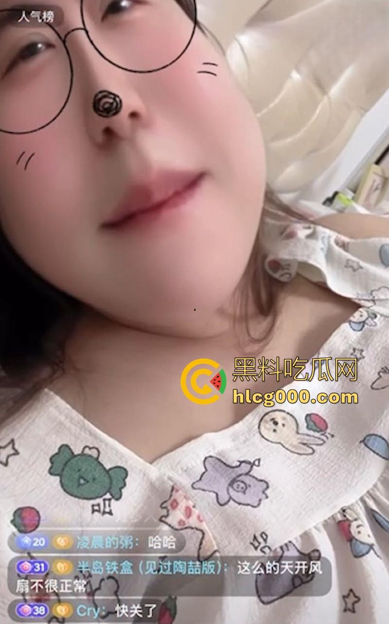 抖音巨乳主播【Primadonna】直播自慰,手指在被子下操纵着跳蛋,听着湿润的水声,眼神逐渐迷离,巨刺激!-7