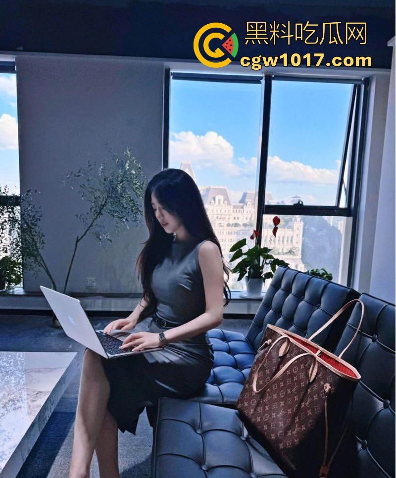 山东精英女律师【林彩虹】不雅视频流出,西装女御姐法院的铁娘子,无论你平时再猛,在大鸡巴面前还是乖乖被降伏!-4