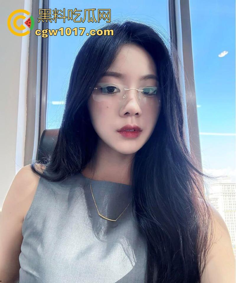 山东精英女律师【林彩虹】不雅视频流出,西装女御姐法院的铁娘子,无论你平时再猛,在大鸡巴面前还是乖乖被降伏!-5