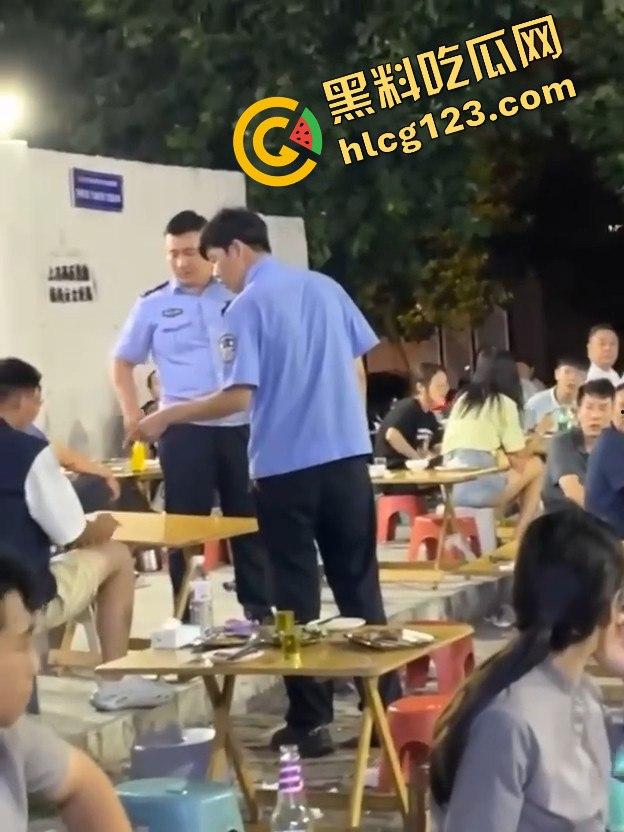 吃烧烤喝点酒就敢硬刚警察?不搞点大动静酒都算白喝了!-2