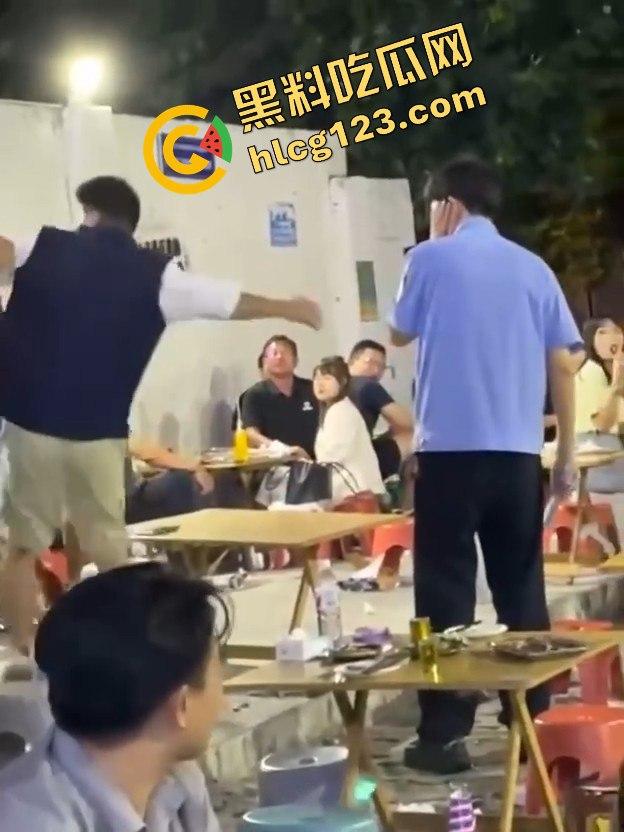 吃烧烤喝点酒就敢硬刚警察?不搞点大动静酒都算白喝了!-4