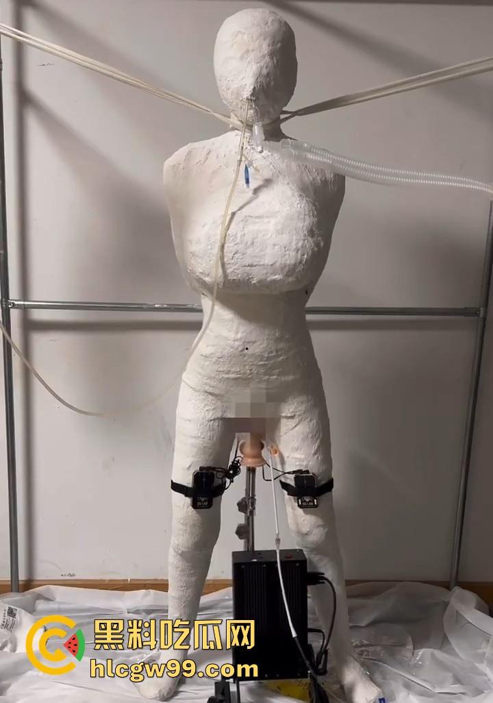 重口味来袭!石膏全身封闭化灌肠2L炮击木马调教视频流出,这样做真的不好闹出人命吗?-4