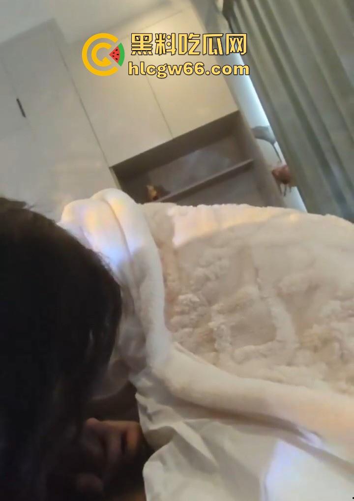 瓜友投稿!漫展认识的洛丽塔美女 身材性感颜值可爱 当天拿下带回家各种姿势爆操 无毛嫩穴超诱人-7