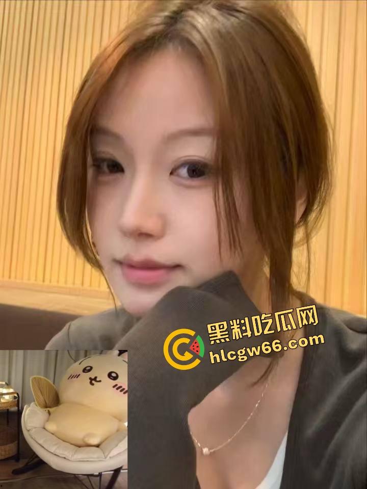 低俗PK惩罚玩过头,冒昧的家伙鲤鱼哪惹你了,被塞进衣服刮胸,还得抖完拿去炖汤?-1