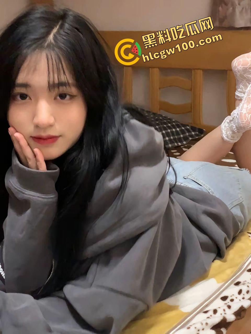 福建艺术职业甜妹反差婊【江铃】毕业沦为精盆母狗,舔屁眼暴力性爱骑乘榨精!独家曝光流出!-1