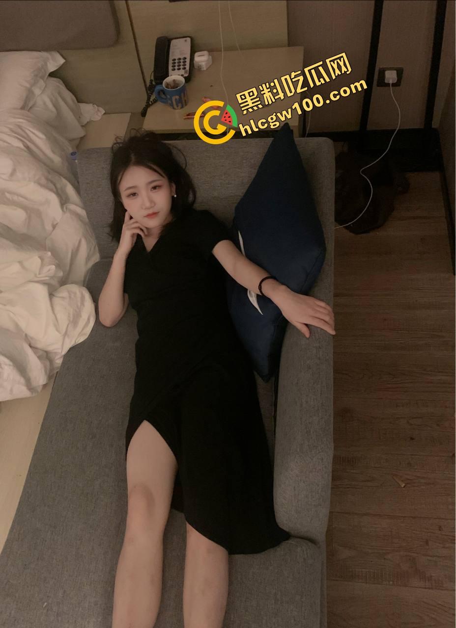 长沙芙蓉区专业做鸡反差骚婊『曹欣安』自拍抠逼全裸洗澡 约炮顾客操逼性爱遭外泄!独家曝光流出!-1