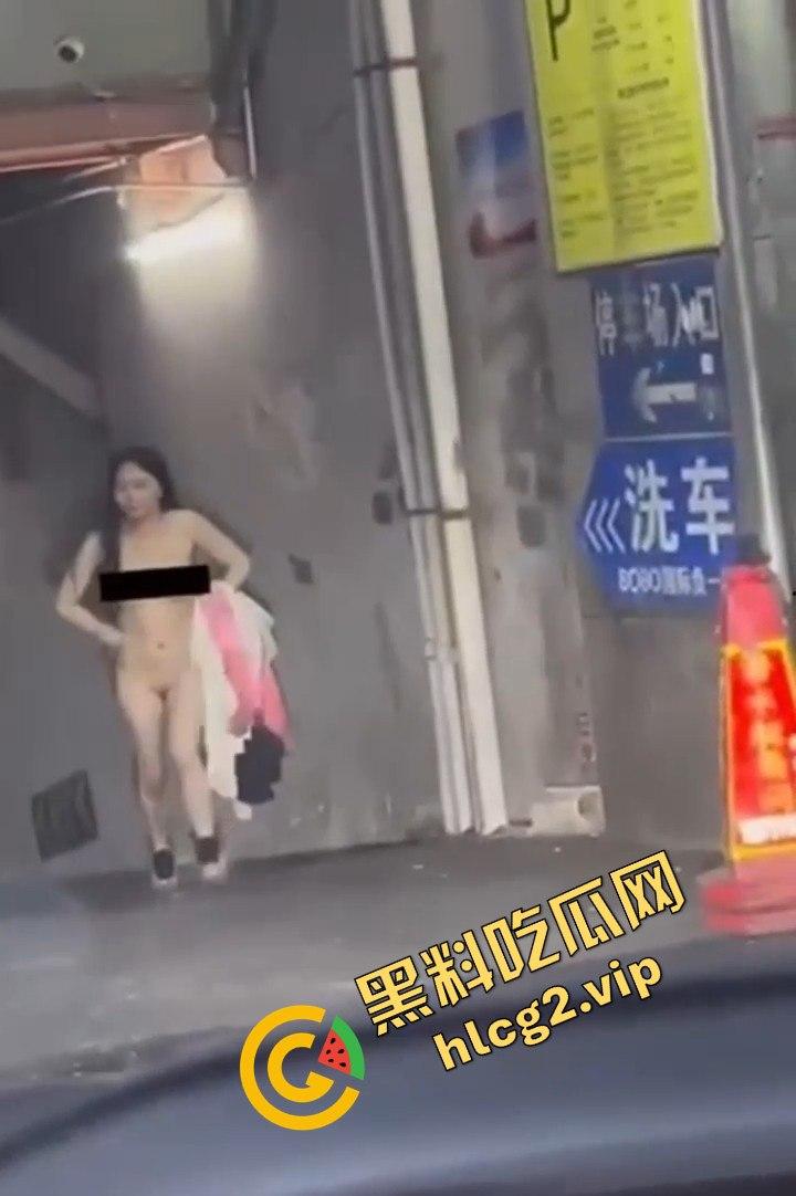 长沙解放西惊现全裸少妇!从地下停车场一丝不挂走上来!是主人的任务还是醉酒闹剧呢?-5
