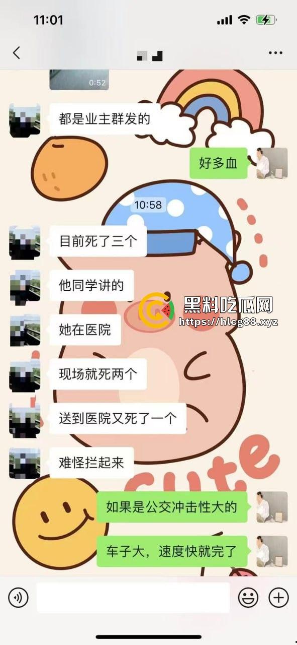 江苏镇江公交狂飙猛操私车,小轿车被撞成烂渣,车主吓得卵缩尿飙魂飞魄散!-1