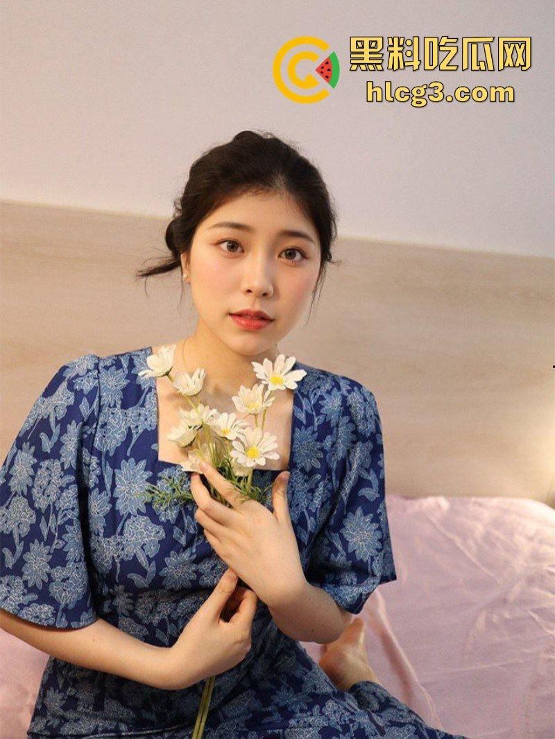 反差女友【秦嘉倪】连体黑丝露出白虎美鲍 被男友猛操淫叫不断!-1