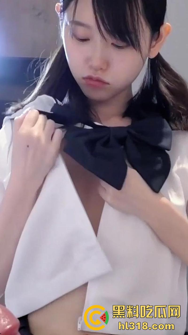 大神投稿勾引邻家小妹,清纯少女扎双马尾,被大神趴在白嫩的酮体上,暴力抽插小嫩穴,主动迎合超反差!-2