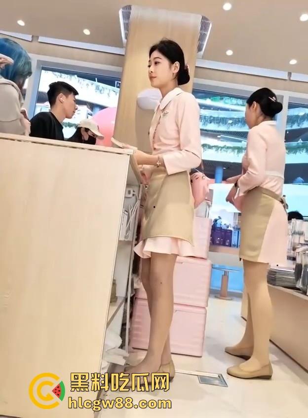 空姐不一定在飞机上,也可能在好利来!约啪好利来极品女店员【秦舒怡】 反差母狗无套输出 很有撸点!-7