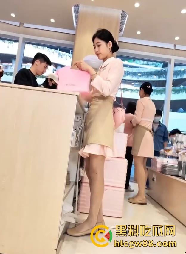 空姐不一定在飞机上,也可能在好利来!约啪好利来极品女店员【秦舒怡】 反差母狗无套输出 很有撸点!-8