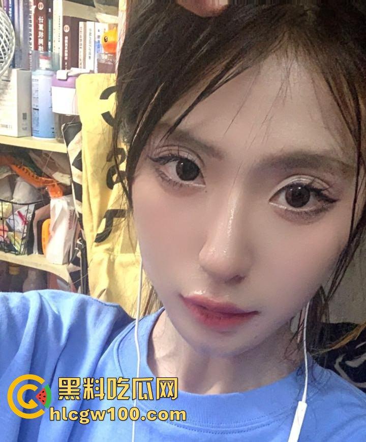 宁波大学高颜值御姐【胡安怡】做爱视频被曝光,吃鸡都小心翼翼生怕男友不舒服的反差母狗。-1