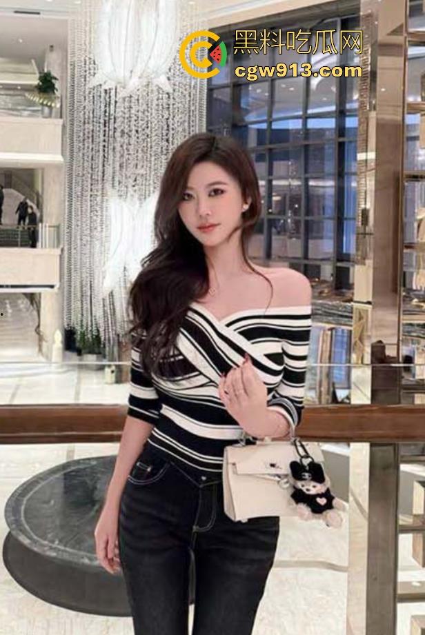 海角乱伦!跟小姨子户外露出挑战,在楼下公园公厕内激情做爱,差点被人发现,刺激无比!-3