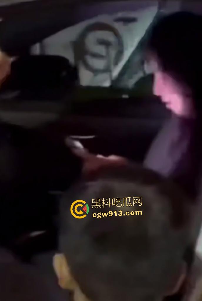 河南商丘乱伦被抓!婶婶勾搭外甥在车内翻云覆雨,家人到场抓奸打死渣男外甥,小男孩还护着禽兽老爸!-1