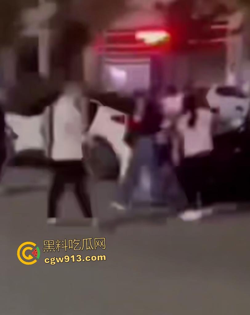 河南商丘乱伦被抓!婶婶勾搭外甥在车内翻云覆雨,家人到场抓奸打死渣男外甥,小男孩还护着禽兽老爸!-3