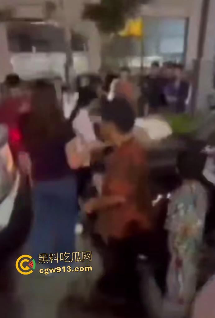 河南商丘乱伦被抓!婶婶勾搭外甥在车内翻云覆雨,家人到场抓奸打死渣男外甥,小男孩还护着禽兽老爸!-8