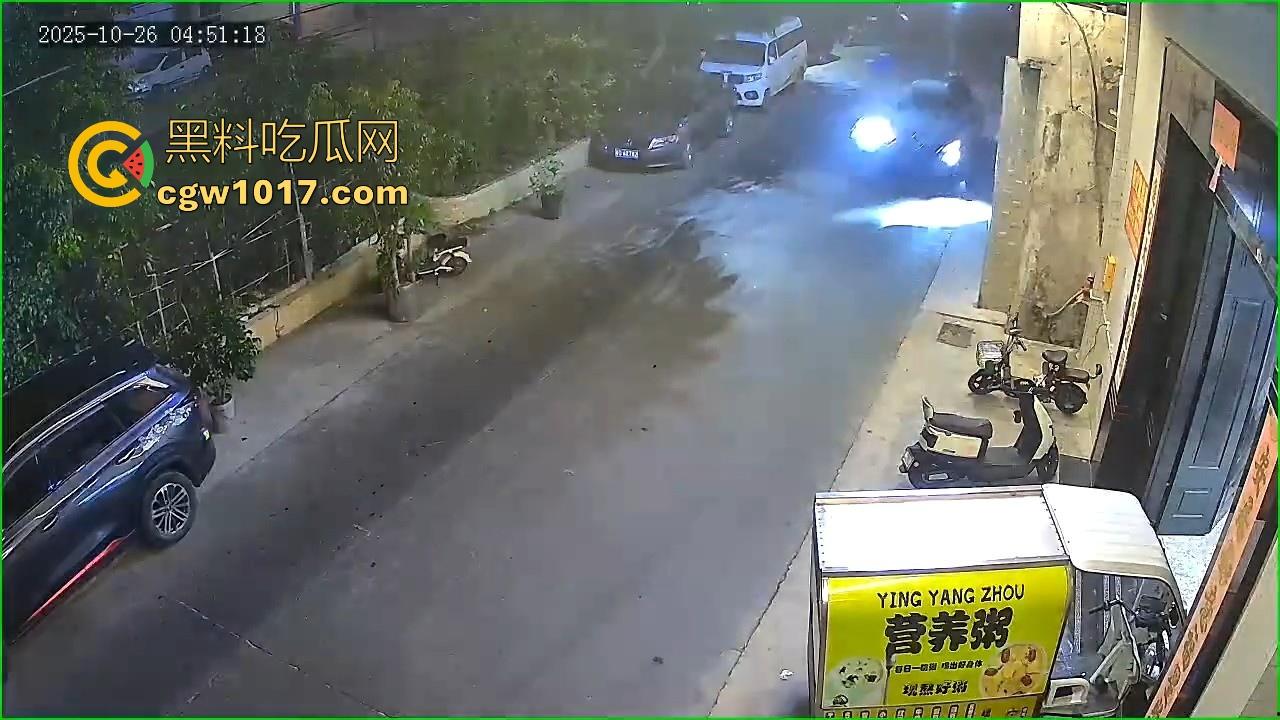 鬼火少年深夜惨遭横祸!深夜凌晨被醉酒司机撞了个倒头就睡,人都飞起来了,车的零件都着火了,极其惨烈!-1