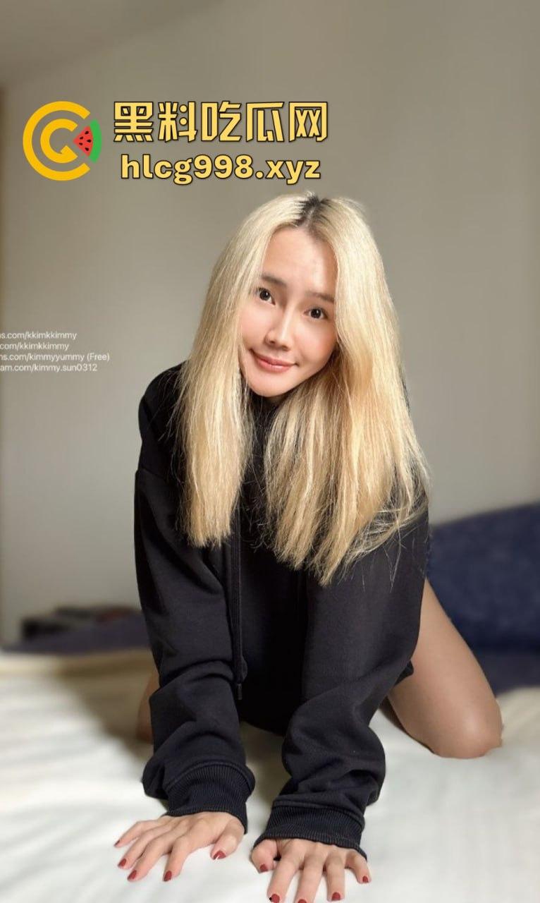 OnlyFans骚货【KKimKKimmy】金发白虎等你后入,掰开屁股架好了,就差你上了!-16