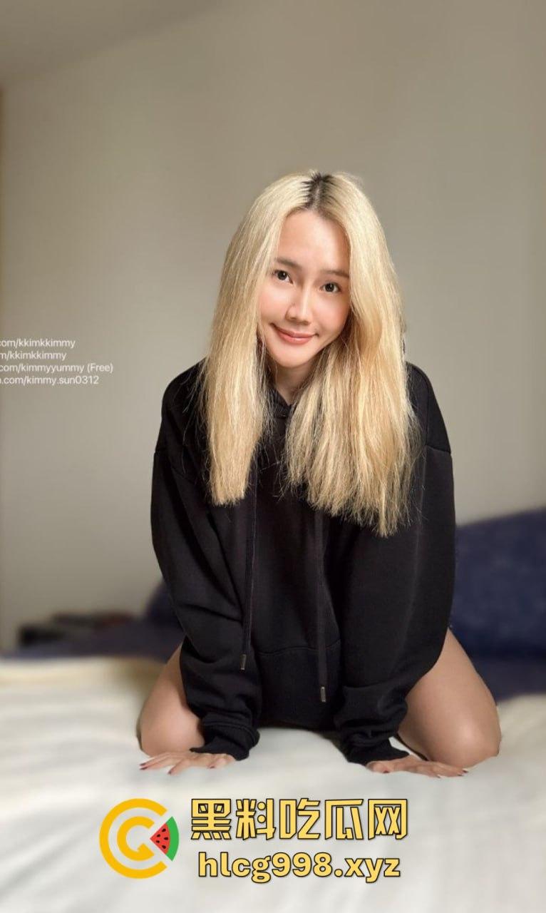 OnlyFans骚货【KKimKKimmy】金发白虎等你后入,掰开屁股架好了,就差你上了!-22